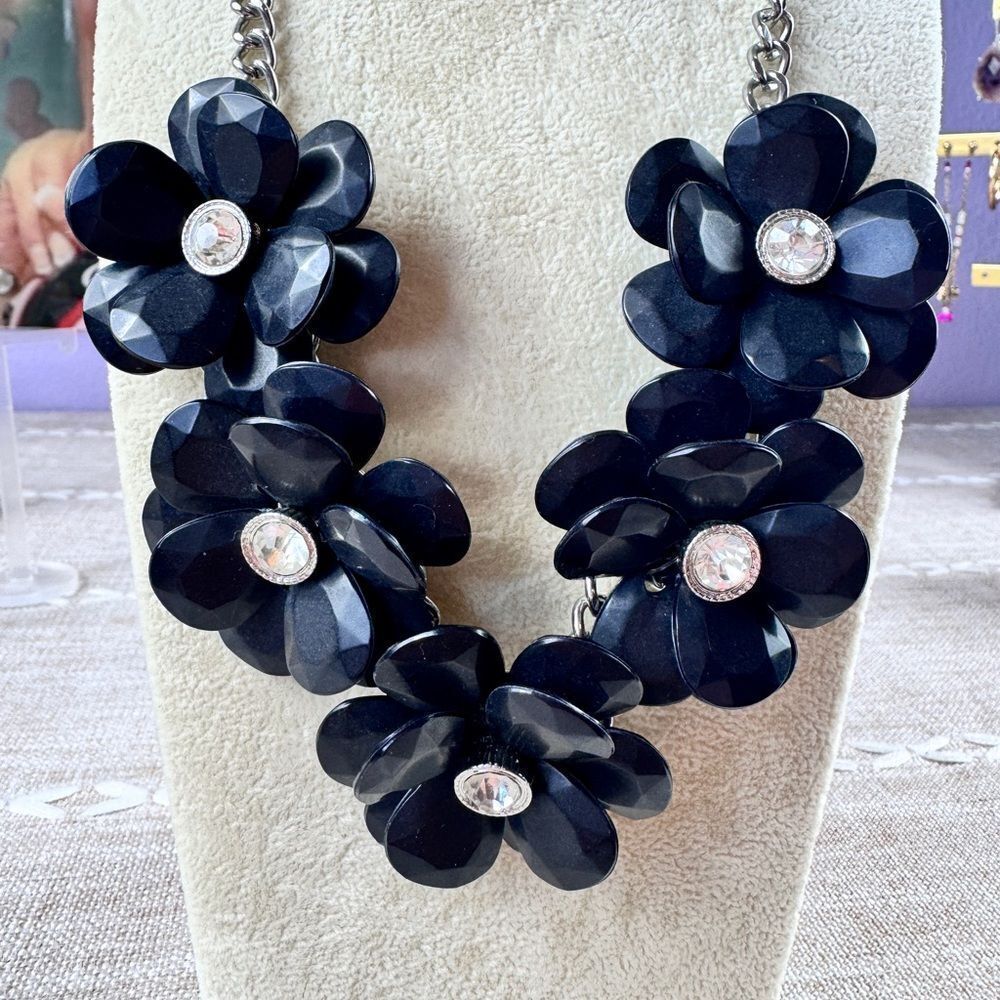 Vintage America Black Floral Necklace